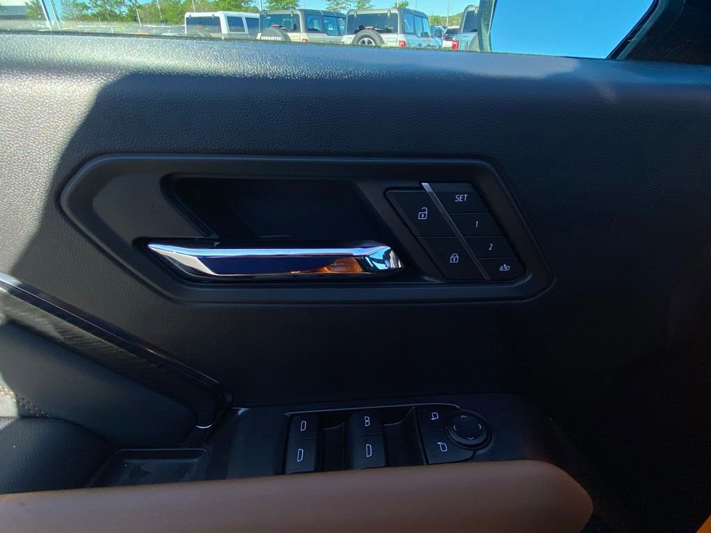 Used 2025 GMC Canyon AT4 w/ AT4 Premium Package image 11