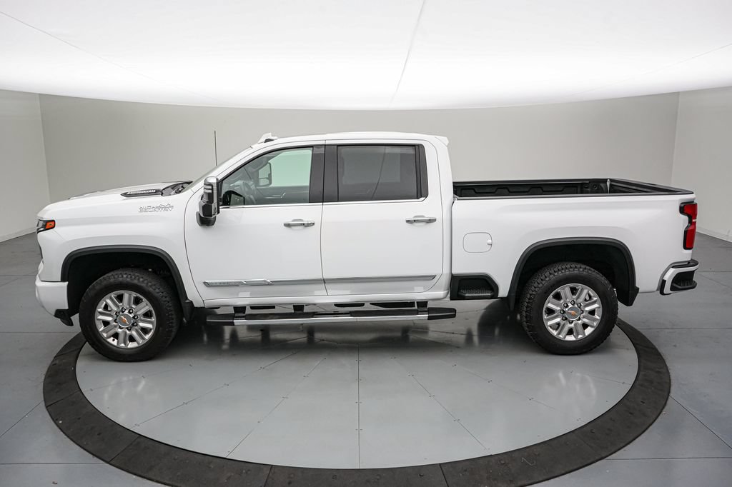 Used 2024 Chevrolet Silverado 2500 High Country w/ Technology Package AWD/4WD image 8