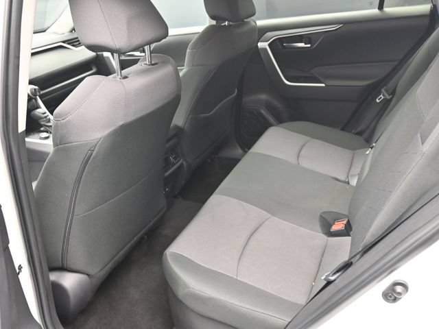 Used 2025 Toyota RAV4 XLE AWD/4WD image 18