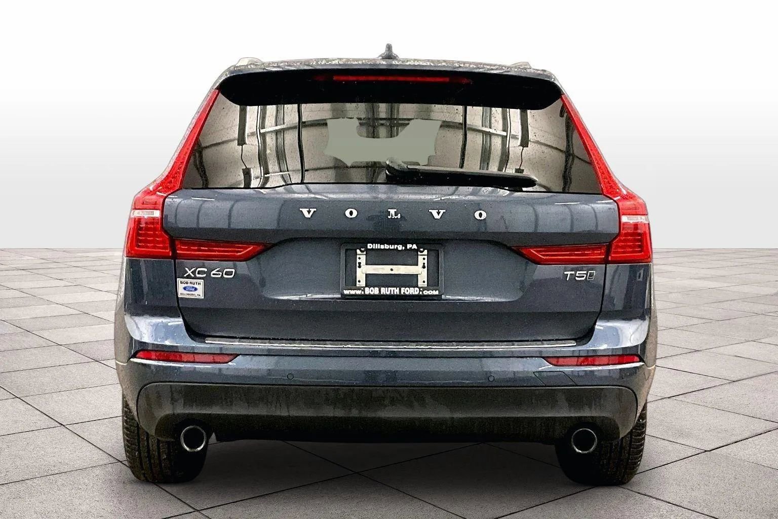 Used 2021 Volvo XC60 T5 Momentum w/ Premium Package image 4