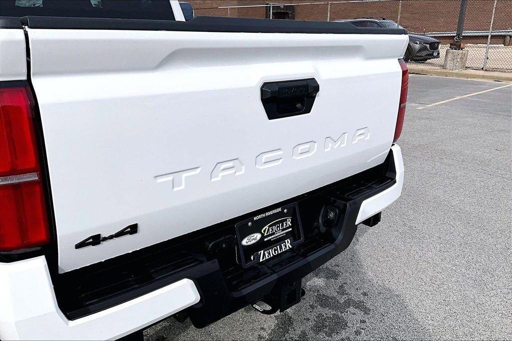 Used 2025 Toyota Tacoma TRD Off-Road AWD/4WD image 8