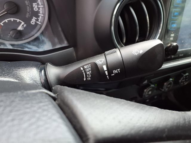 Used 2019 Toyota Tacoma TRD Sport w/ Technology Package image 11