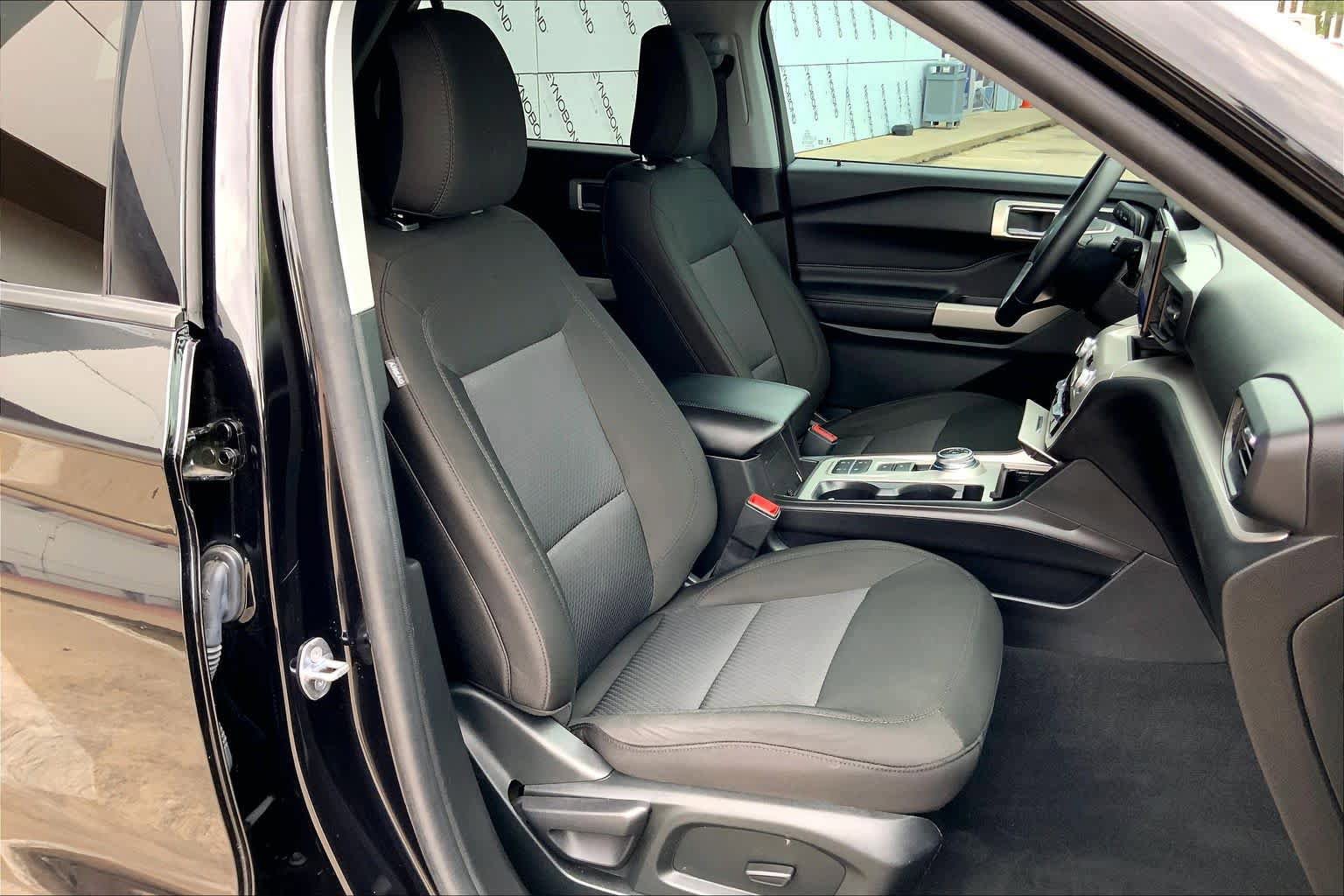 Certified 2024 Ford Explorer XLT RWD image 9