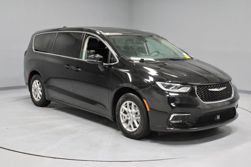 Used 2024 Chrysler Pacifica Touring-L