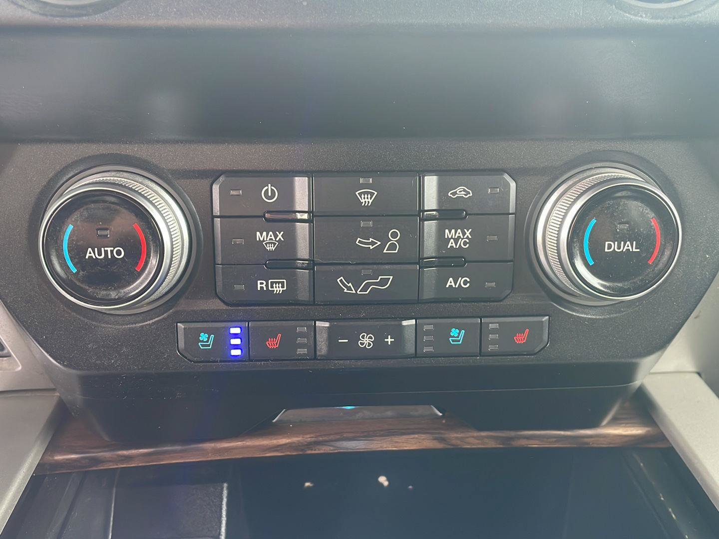 Certified 2020 Ford F150 Lariat w/ Equipment Group 502A Luxury AWD/4WD image 23