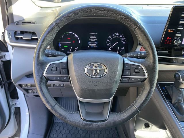 Used 2022 Toyota Sienna XLE image 22