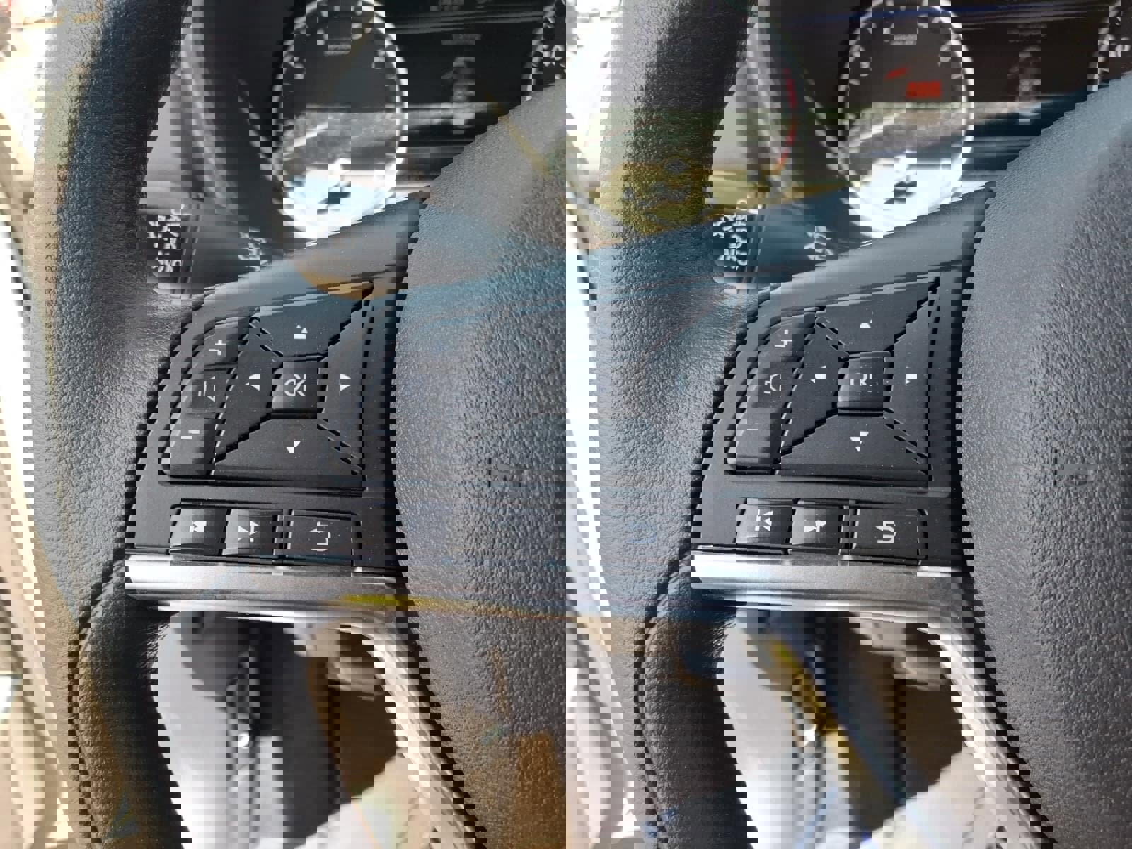 Used 2025 Nissan Sentra SV image 24