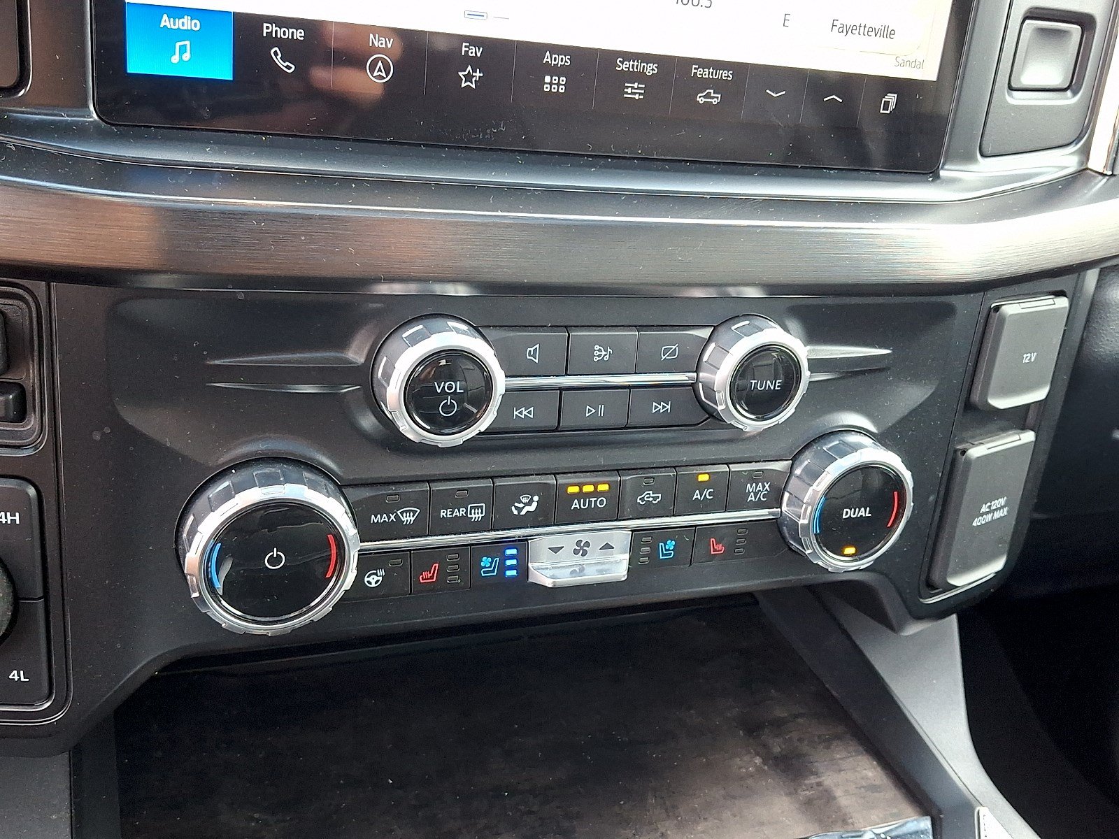 Certified 2024 Ford F250 Lariat w/ Lariat Ultimate Package AWD/4WD image 15