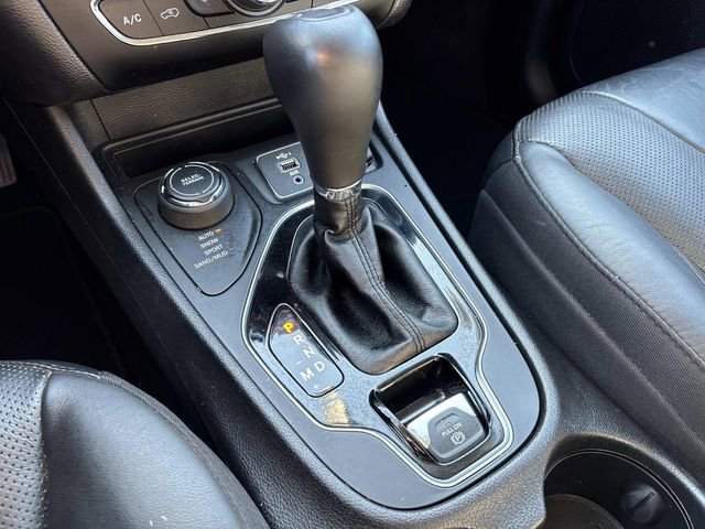 Used 2020 Jeep Cherokee Limited image 36