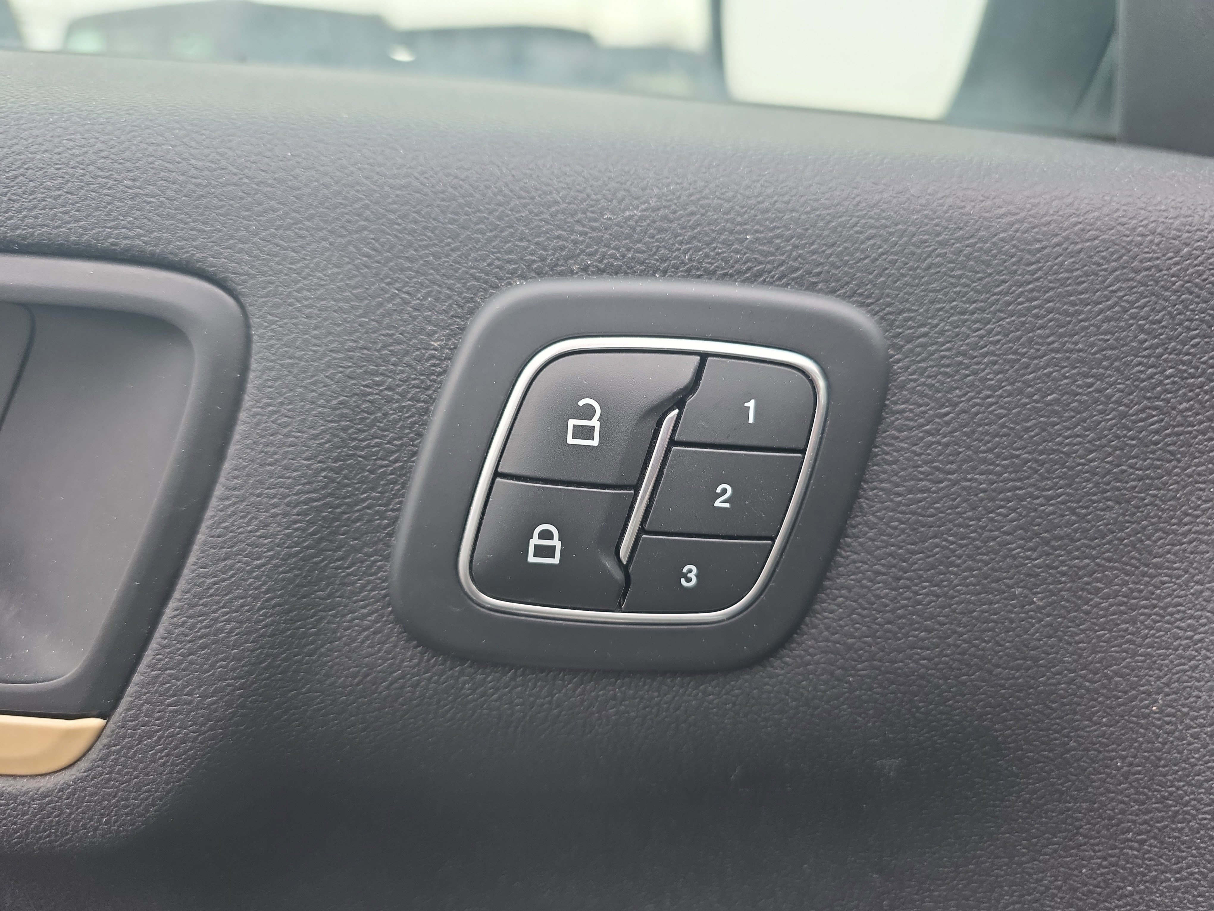 Certified 2022 Ford Escape Titanium w/ Titanium Elite Package image 31