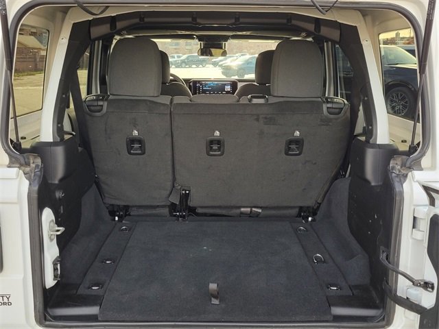 Used 2024 Jeep Wrangler Sahara image 13