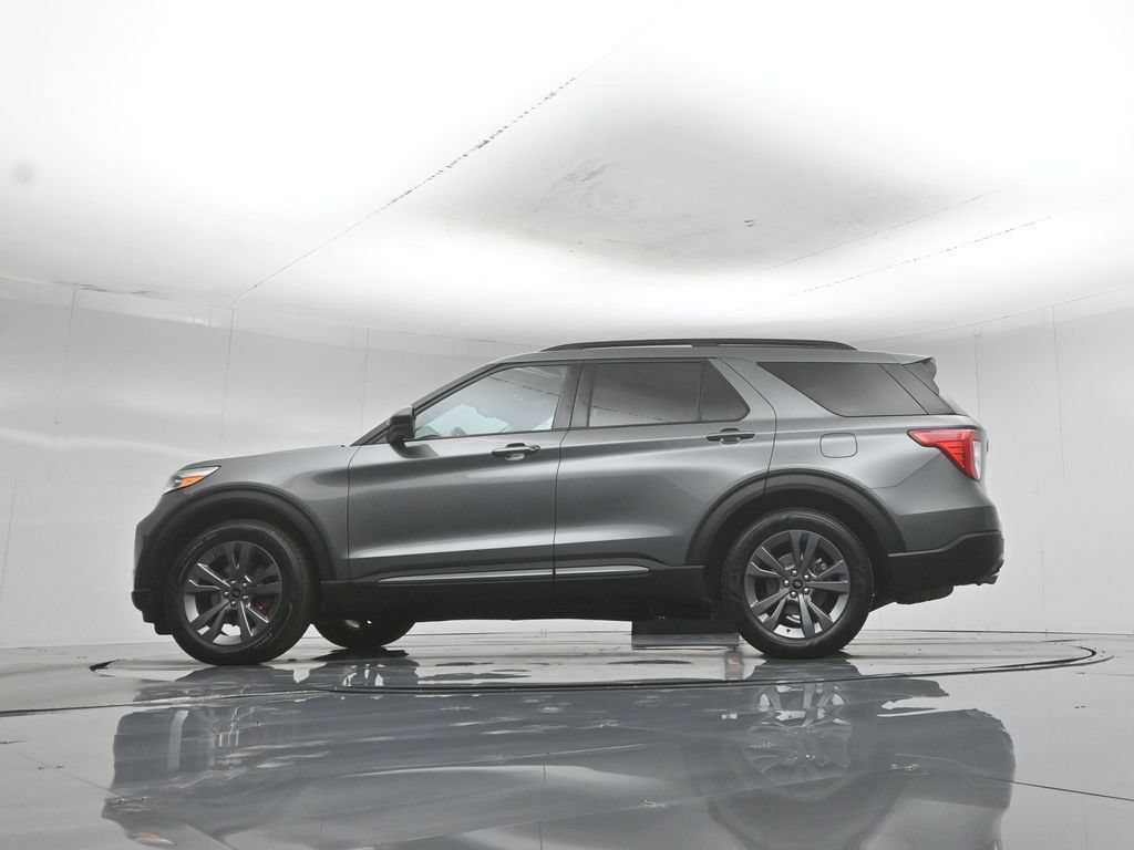 Certified 2023 Ford Explorer XLT w/ Equipment Group 202A RWD image 58