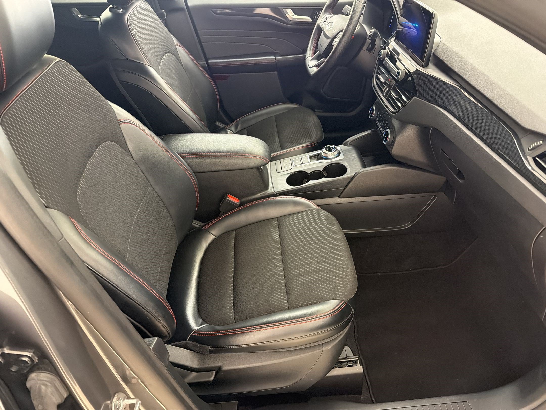 Certified 2025 Ford Escape ST-Line FWD image 23