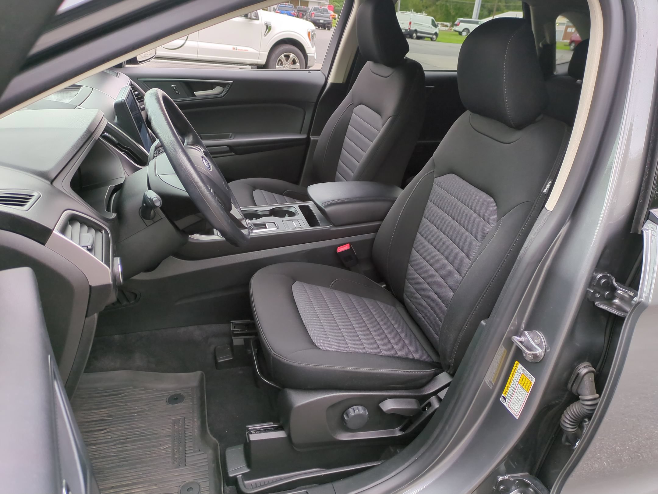 Certified 2024 Ford Edge SE w/ Black Appearance Package AWD/4WD image 10