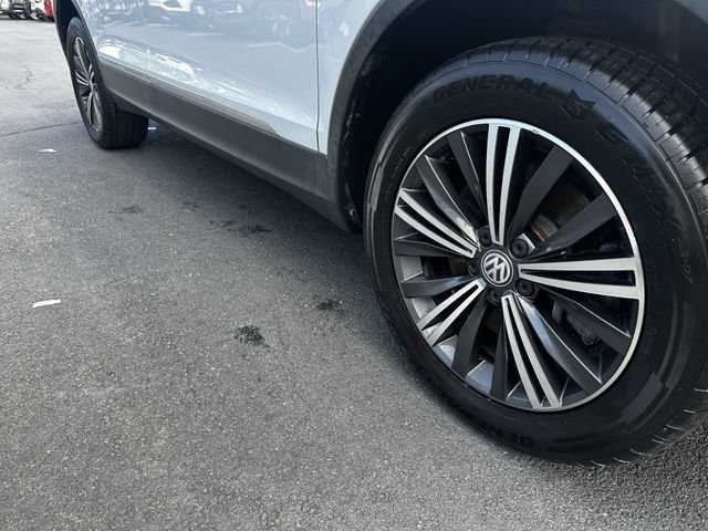 Used 2018 Volkswagen Tiguan SEL AWD/4WD image 11