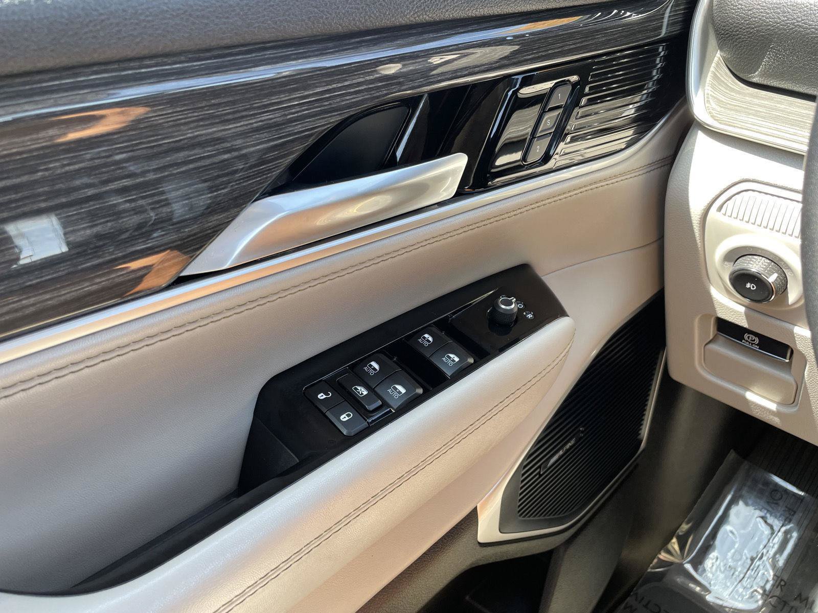 Used 2022 Jeep Wagoneer Series III w/ Flexible Seating Group AWD/4WD image 31