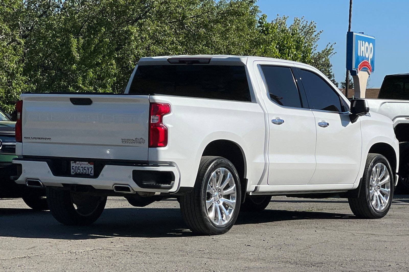 Used 2020 Chevrolet Silverado 1500 High Country w/ Technology Package image 5