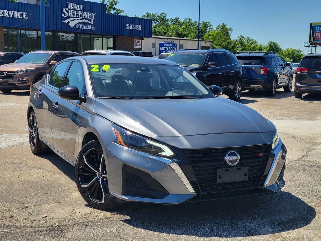Used 2024 Nissan Altima 2.5 SR FWD image 30