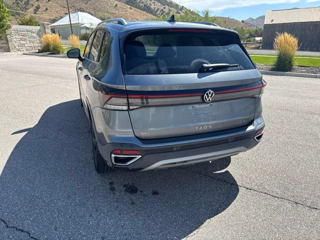 Used 2025 Volkswagen Taos SEL AWD/4WD image 6