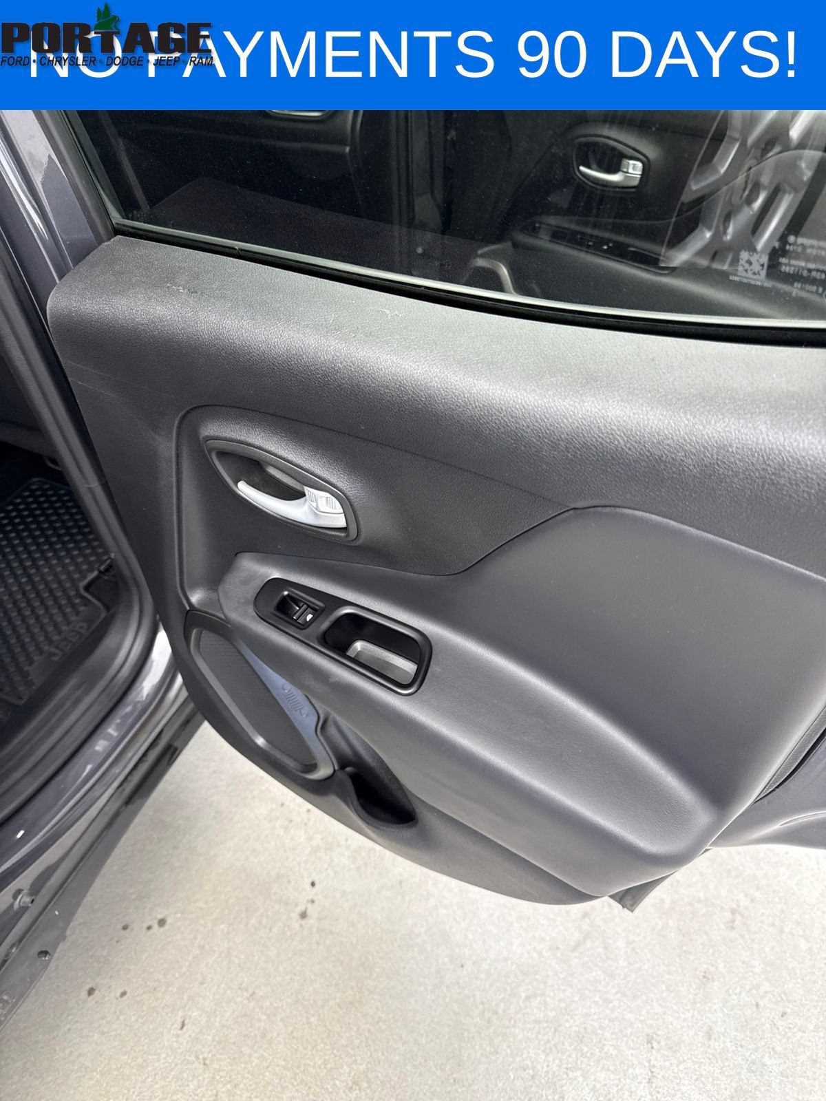 Used 2023 Jeep Renegade Latitude AWD/4WD image 34