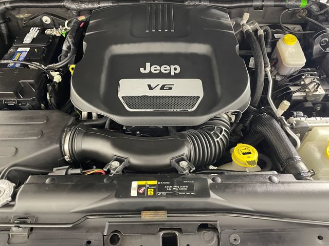 Used 2017 Jeep Wrangler Unlimited Sahara w/ Connectivity Group AWD/4WD image 19