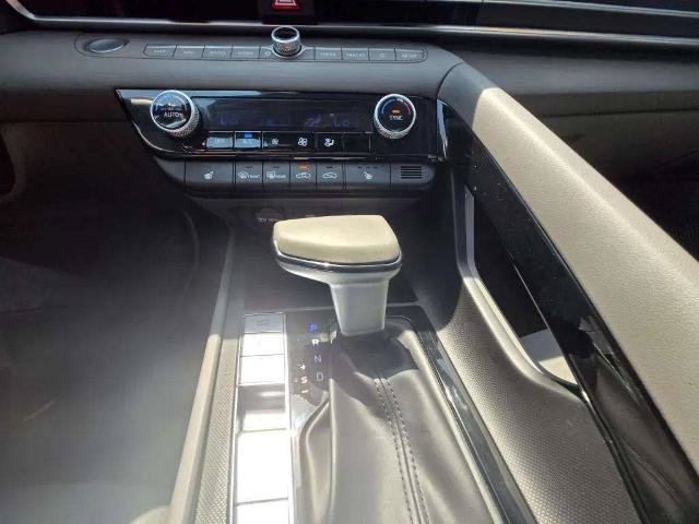 Used 2024 Hyundai Elantra SEL w/ Convenience Package FWD image 17