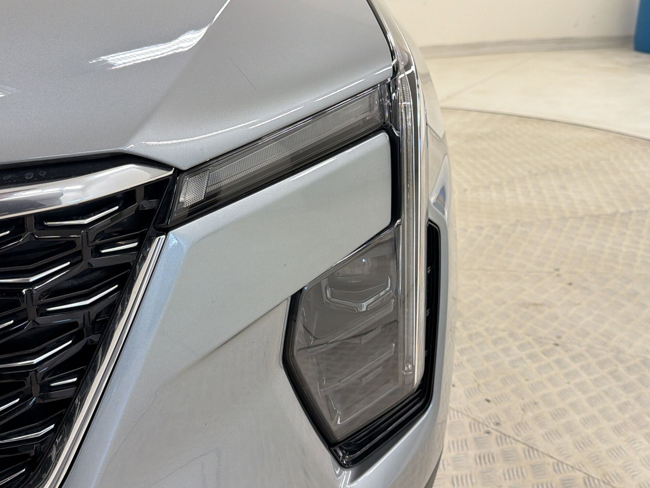 Used 2024 Cadillac XT4 Premium Luxury w/ Cold Weather Package FWD image 11