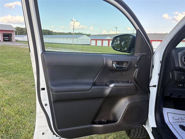 Used 2022 Toyota Tacoma TRD Off-Road w/ Technology Package AWD/4WD image 12