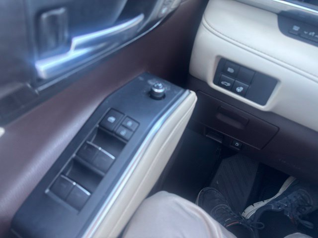 Used 2021 Toyota Highlander Limited FWD image 25