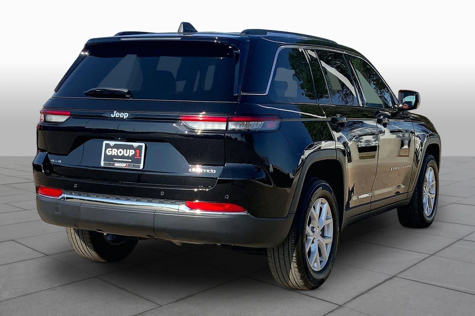 Used 2023 Jeep Grand Cherokee Limited AWD/4WD image 12