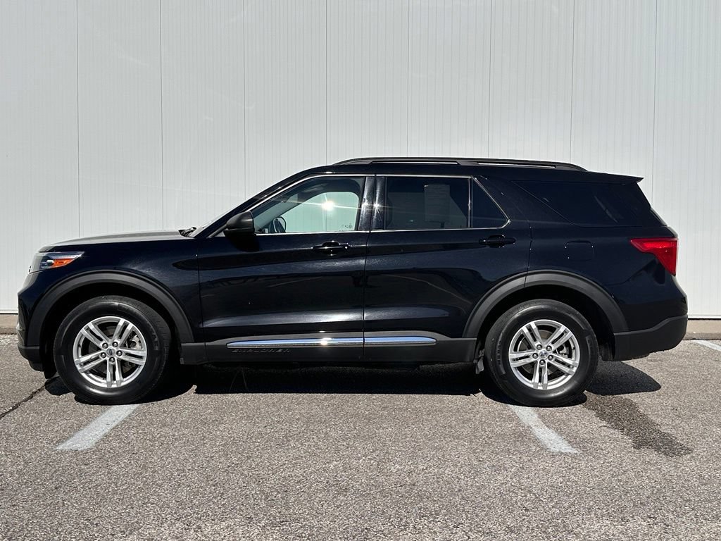 Certified 2022 Ford Explorer XLT w/ Equipment Group 202A AWD/4WD image 2