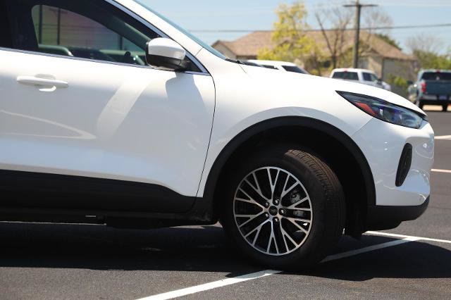 Certified 2025 Ford Escape SE w/ PHEV Premium Package FWD image 5