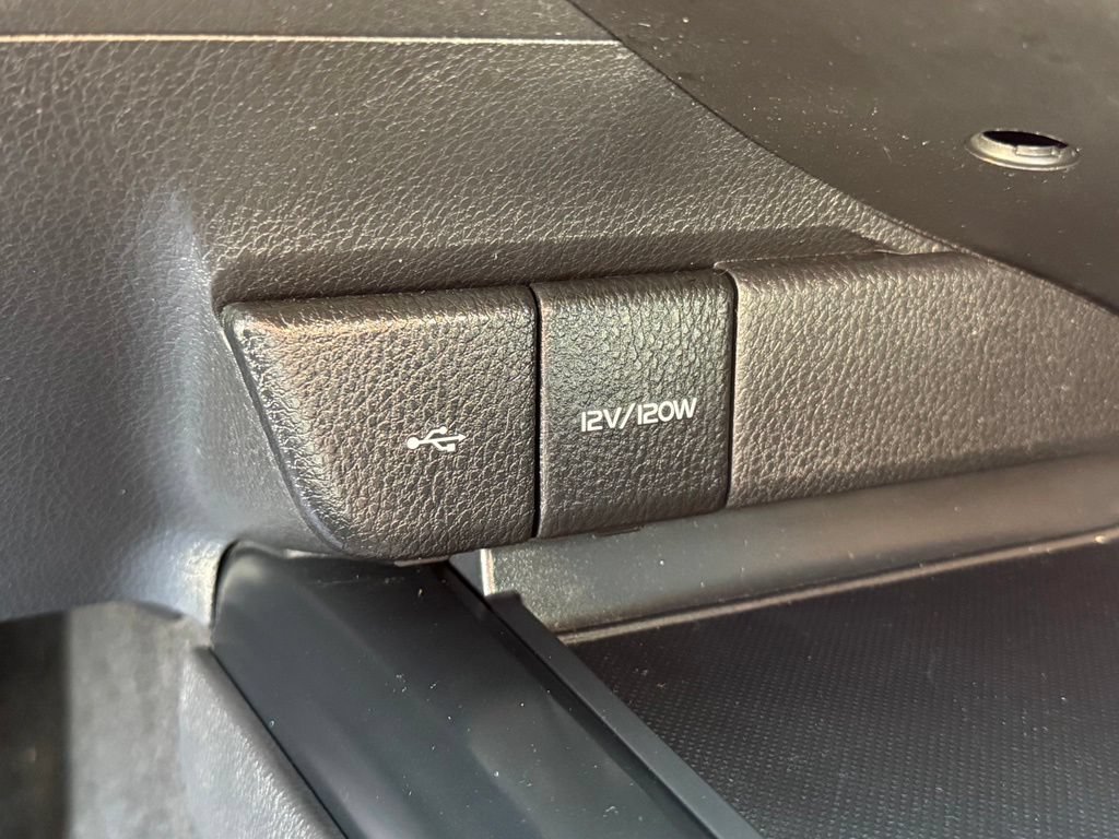 Used 2020 Toyota Camry SE FWD image 32