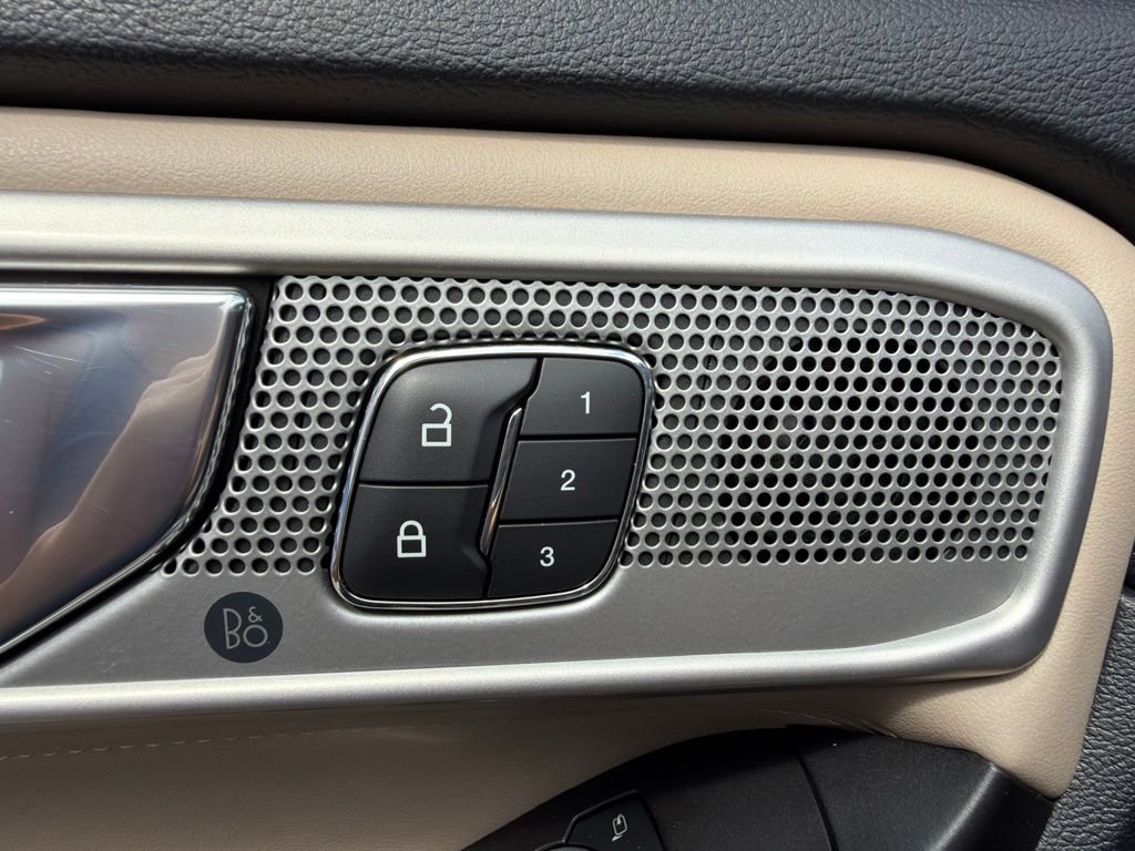 Certified 2020 Ford Explorer Limited RWD image 26