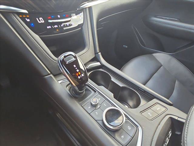Used 2022 Cadillac XT6 Premium Luxury w/ LPO, ONYX Package FWD image 12