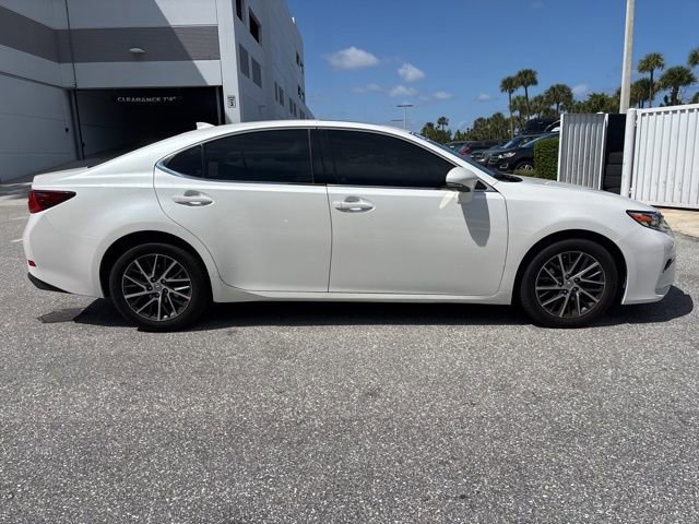 Used 2017 Lexus ES 350 w/ Luxury Package image 4