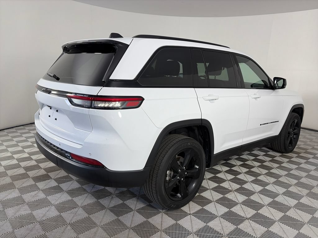 Used 2023 Jeep Grand Cherokee Altitude AWD/4WD image 7