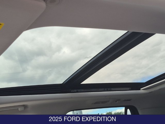 Certified 2025 Ford Expedition Platinum AWD/4WD image 15
