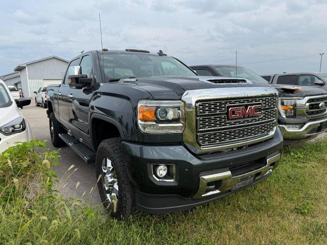 Used 2019 GMC Sierra 2500 Denali w/ Duramax Plus Package AWD/4WD image 2