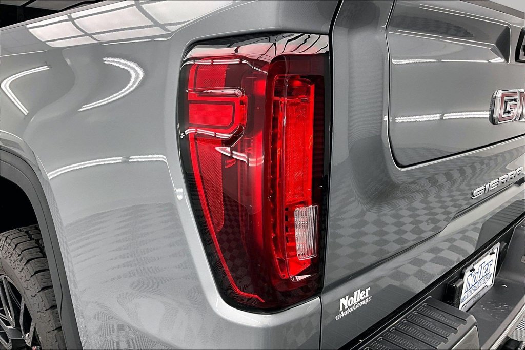 Used 2024 GMC Sierra 1500 AT4 w/ Technology Package AWD/4WD image 31