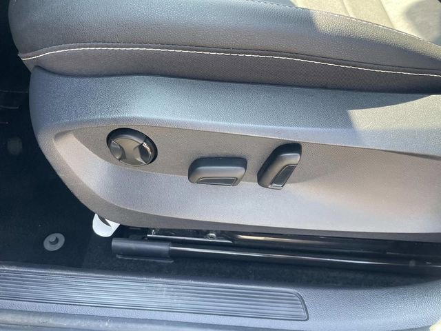 Used 2024 Volkswagen Taos SE image 24