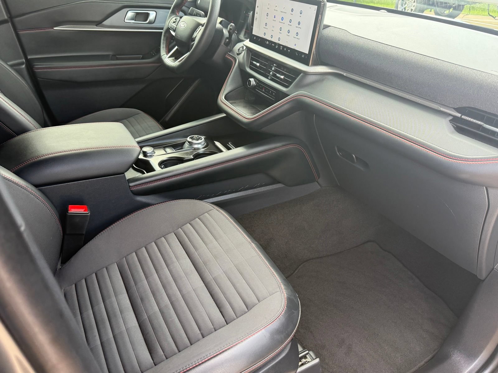 Certified 2025 Ford Explorer ST-Line RWD image 17