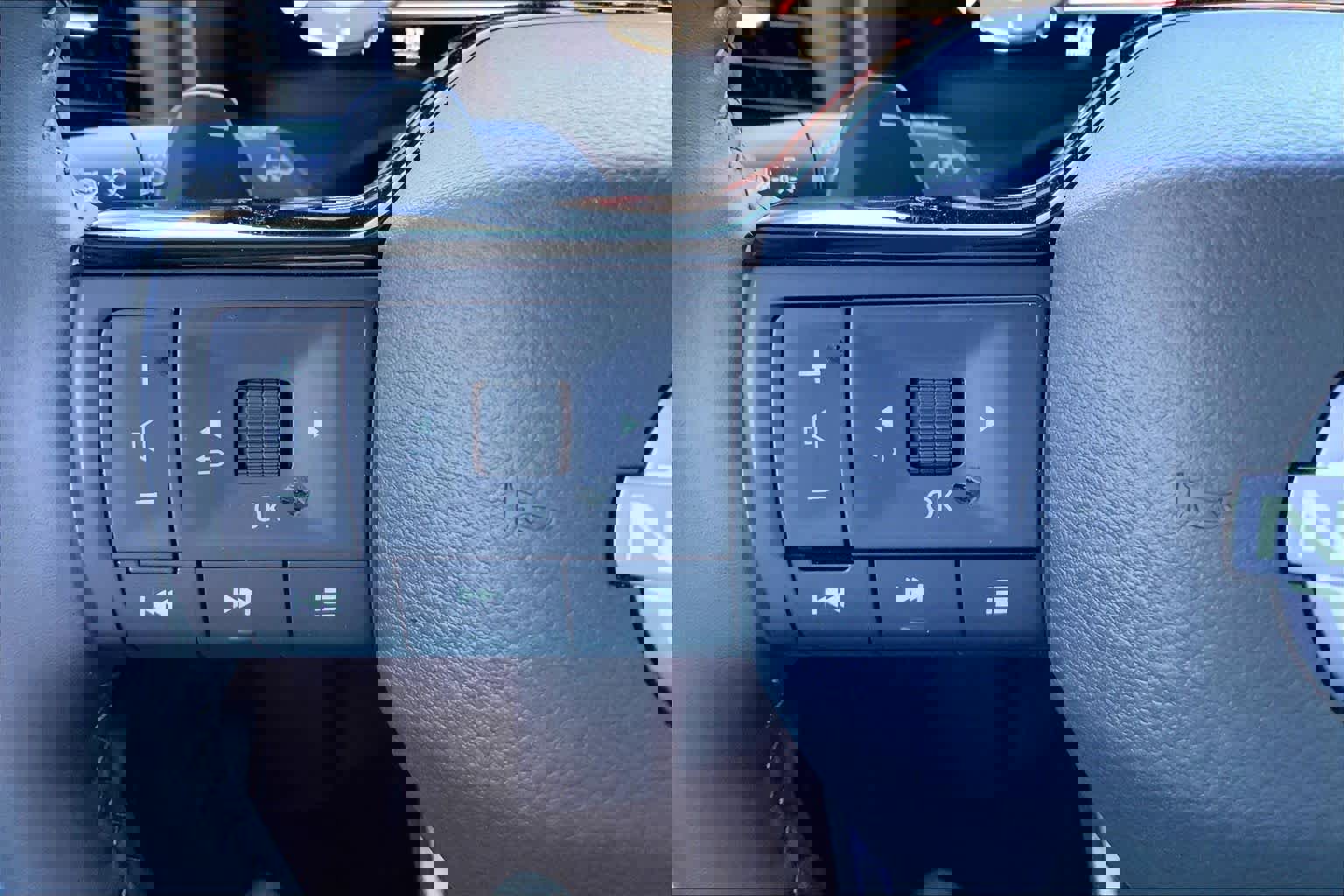 Used 2025 Nissan Rogue Platinum w/ Platinum Premium Package image 23