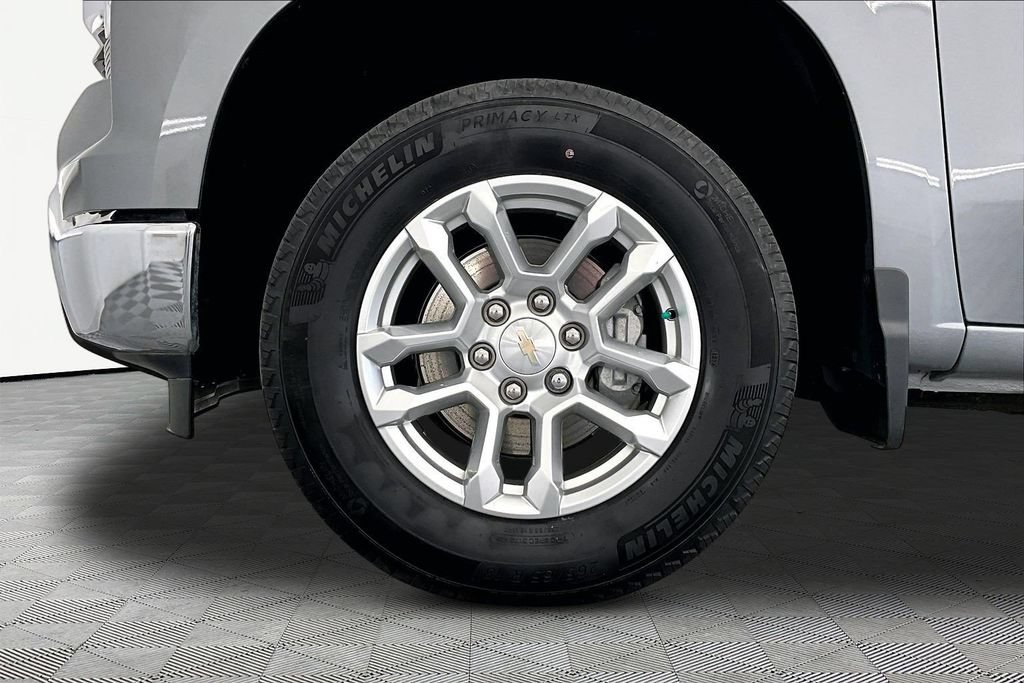 Used 2024 Chevrolet Silverado 1500 LT AWD/4WD image 9