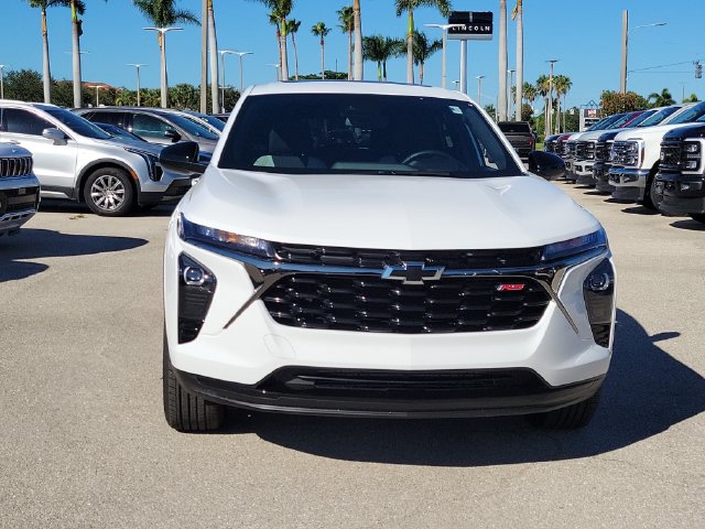Used 2026 Chevrolet Trax RS w/ Sunroof Package FWD image 2