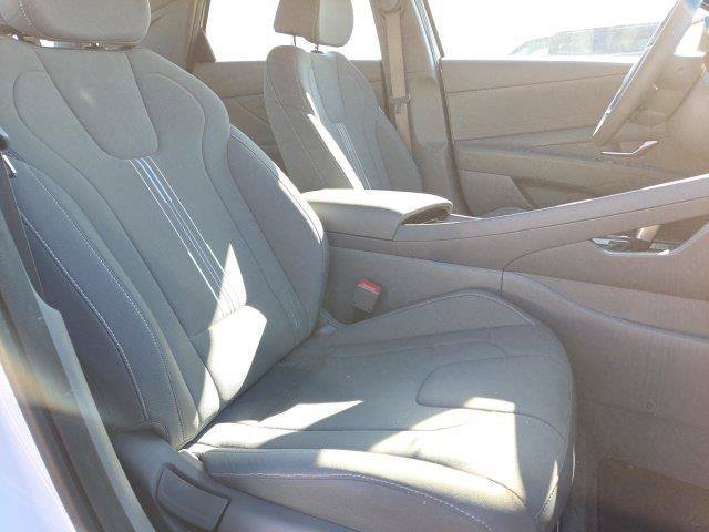 Used 2024 Hyundai Elantra Blue FWD image 22