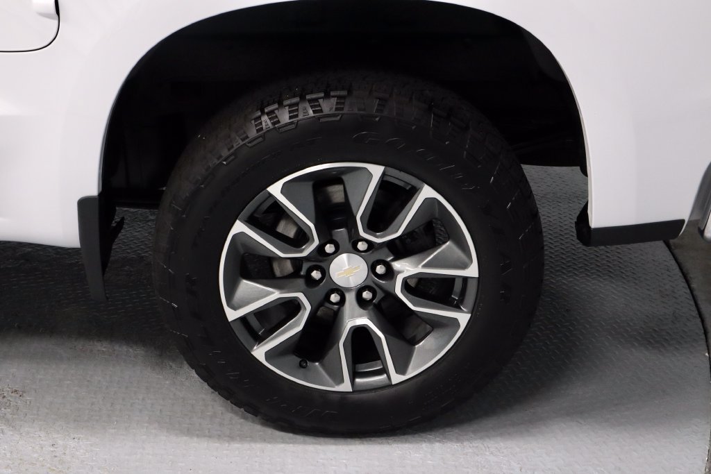 Used 2023 Chevrolet Silverado 1500 LT AWD/4WD image 19