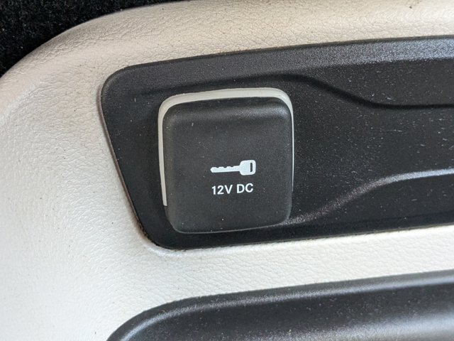 Used 2023 Chrysler Voyager LX FWD image 23