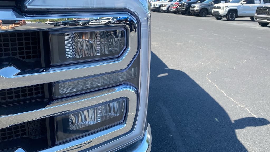 Certified 2025 Ford F350 Lariat AWD/4WD image 9