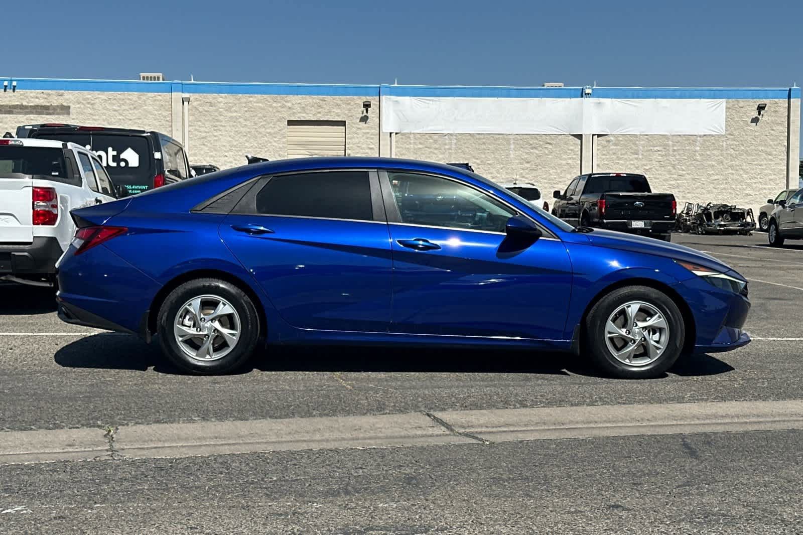 Used 2022 Hyundai Elantra SE FWD image 8